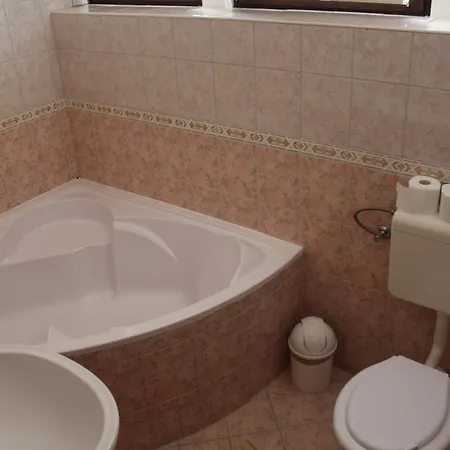 Inn 5. Halasz Fogado Kecskemet